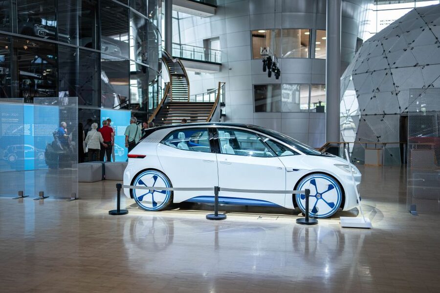 Dresden: Guided tour VW factory , test drive & food - The electric mobility experience: your VW ID test drive