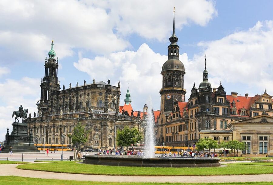 Dresden: Guided Tour with Beer Tasting - Meeting at Dresden Information under QF Passage