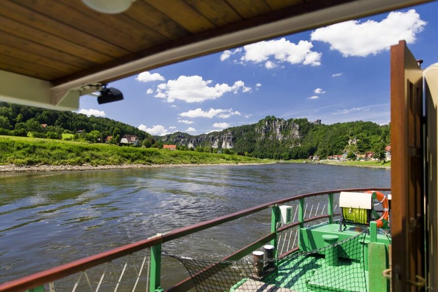 Dresden: Königstein Fortress Paddle Steamer Cruise - Getting to the piers under Brühl’s Terrace, step by step