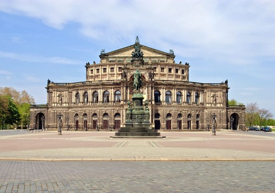 Dresden: Night Watchman Tour Through The Old Town - Wandering old Dresden streets with a character who actually speaks up