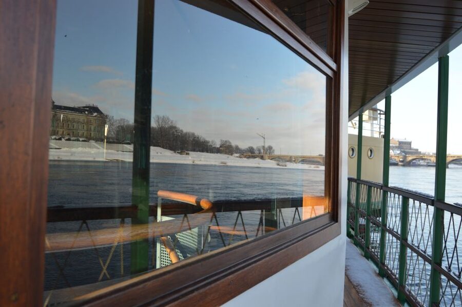 Dresden: Paddle Steamer Winter Cruise to Pillnitz - Hot mulled wine and the ride back to Dresden Old Town