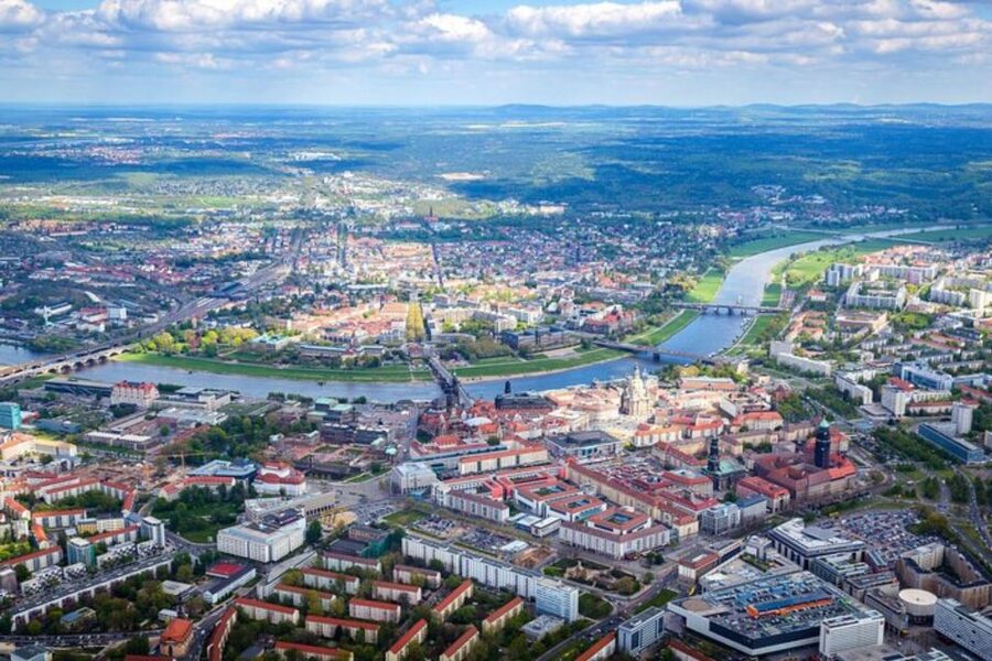 Dresden: Private custom tour with a local guide - Photo stop orientation, and why guides bring old Dresden comparisons