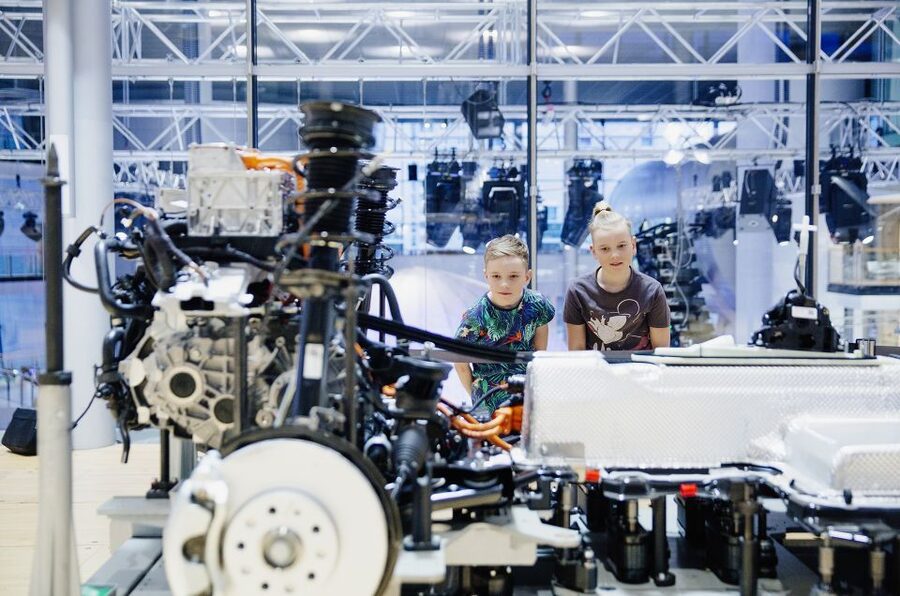 Dresden: Special Tour for Children & Families - Gläserne Manufaktur Dresden, where ID.3 development becomes a kid activity