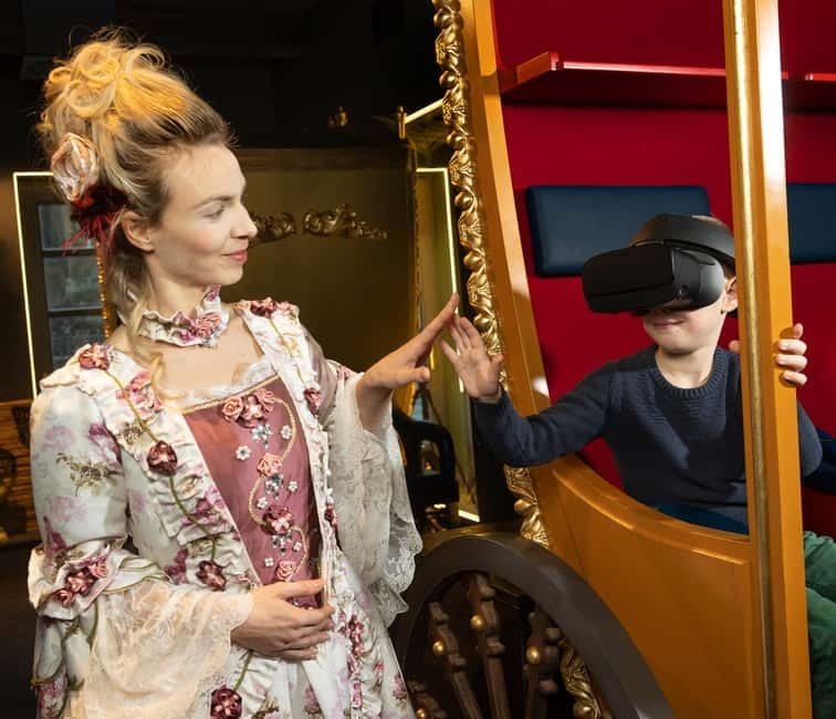 Dresden: Virtual Reality Time Travel Experience Ticket - Hall of Mirrors welcome with Augustus the Strong and Wettin dynasty context