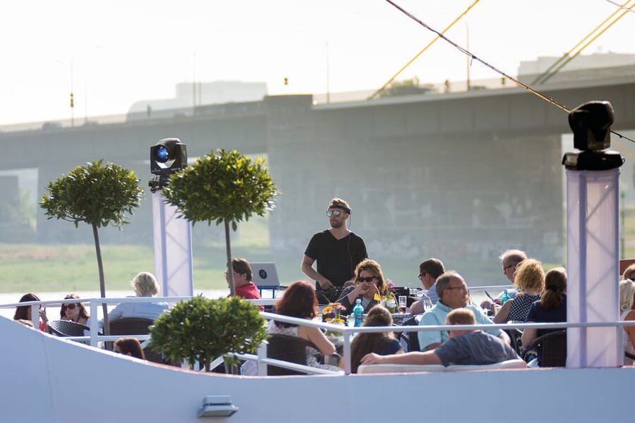 Düsseldorf: 2-Hour Evening Rhine River Cruise with Live DJ - Why a Rhine Cruise at Dusk Works So Well in Düsseldorf