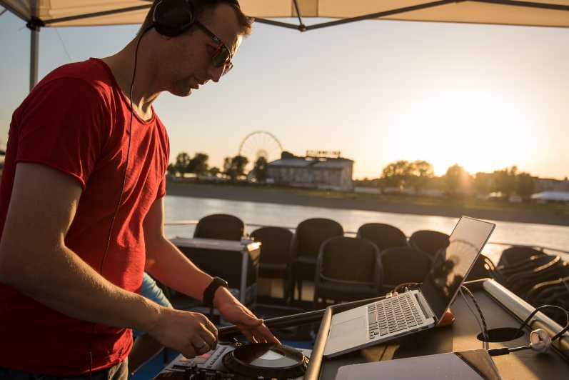 Düsseldorf: 2-Hour Evening Rhine River Cruise with Live DJ - What You See on the 2-Hour Evening Loop, From Twilight to Night Lights