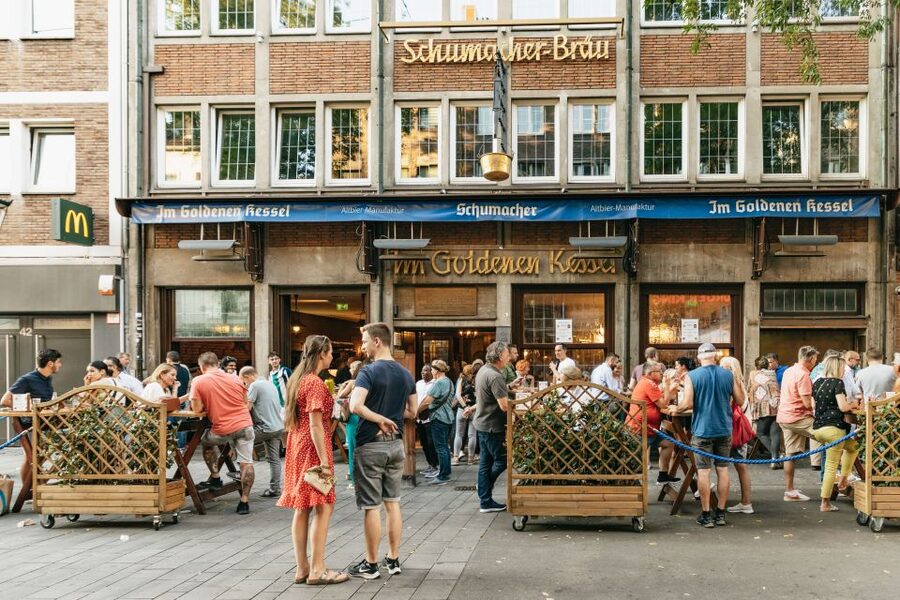 Düsseldorf: Altbier-Safari Beer Walking Tour - Brauerei Zum Schlüssel: reserving your next table