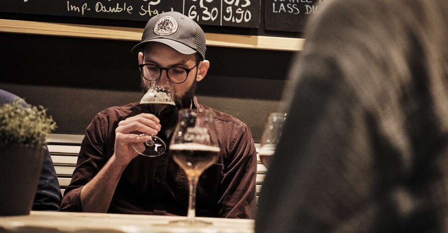 Düsseldorf: Craftbeer & Streetfood - Where You Meet in Düsseldorf’s Old Town (and Why Timing Matters)