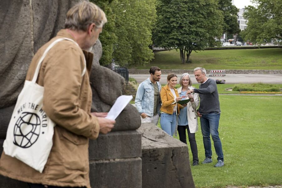Düsseldorf: Crime Mystery Tour in Pempelfort - The Case Follows You: How the Puzzles Work Across Stops