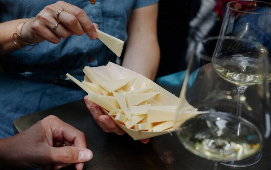 Düsseldorf: Culinary Soul Guided Tour - Carlsplatz Market: your best payoff in 3 hours