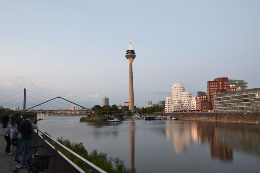 Düsseldorf: E-Scooter City Tour - Schadowstraße back to the Rhine promenade for a relaxed finish