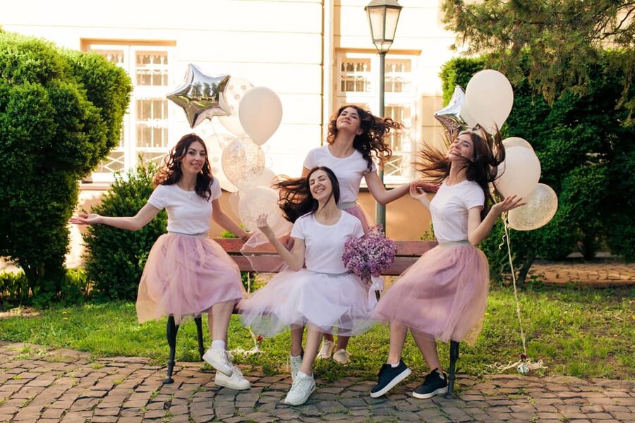 Düsseldorf: Girls-only-tour with shots, party, fun & games - Party shots and the Königsallee-style pit stop