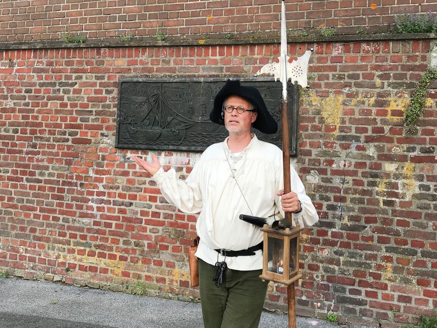 Düsseldorf: Guided Night Watchman Tour through Kaiserswerth - German-language storytelling, and how to enjoy it even if your German is rusty