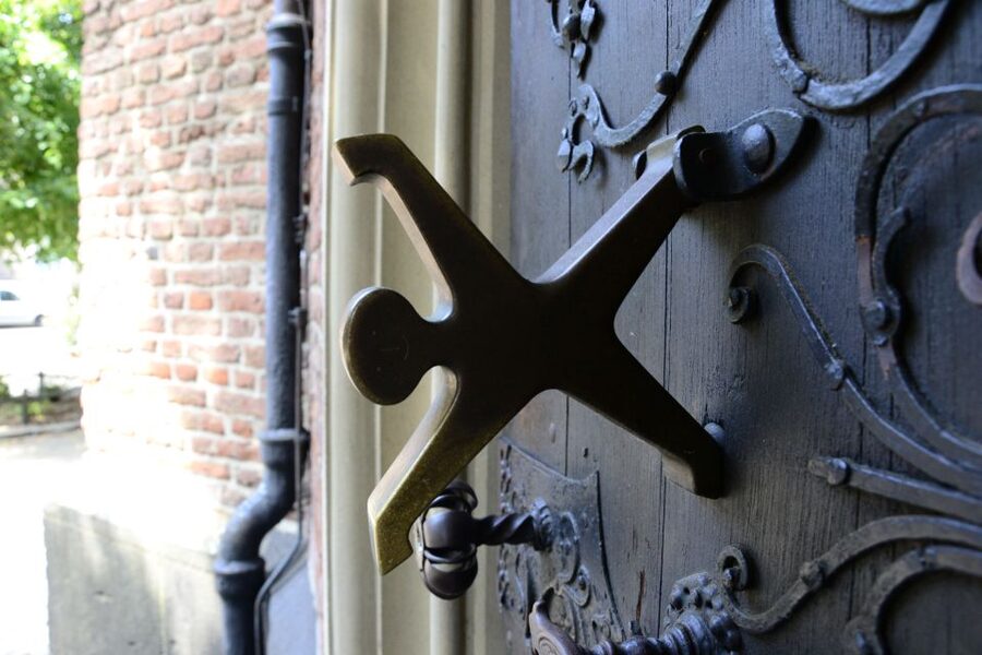Düsseldorf: Guided Old Town Tour with Beer Break - Evening tips that go beyond where the photos are