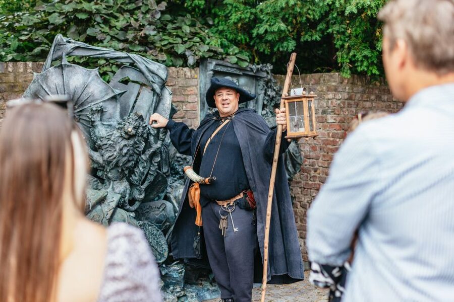 Düsseldorf: Guided Tour with a Night Watchman - Night Watchman Meets Düsseldorf Altstadt After Dark