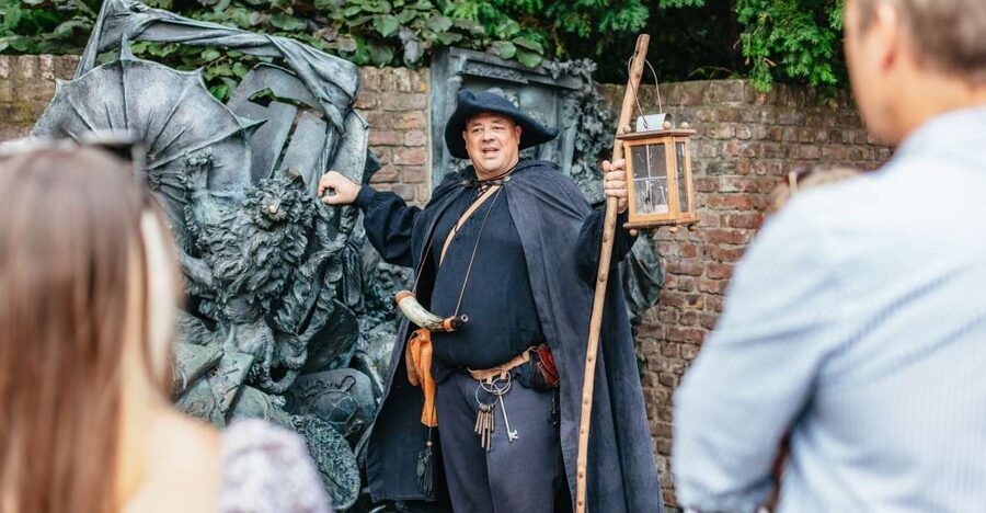 Düsseldorf: Guided Tour with a Night Watchman - German-Only Storytelling: How to Decide If Language Will Work for You