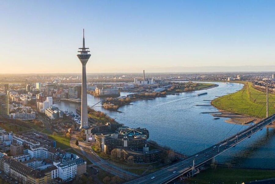 Dusseldorf : Highlights Walking tour with A Guide - Marktplatz, Town Hall, and Jan Wellem on Horseback