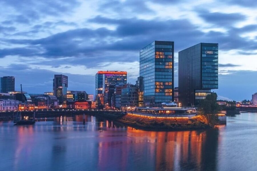 Dusseldorf : Highlights Walking tour with A Guide - Should You Book This Dusseldorf Highlights Walking Tour?