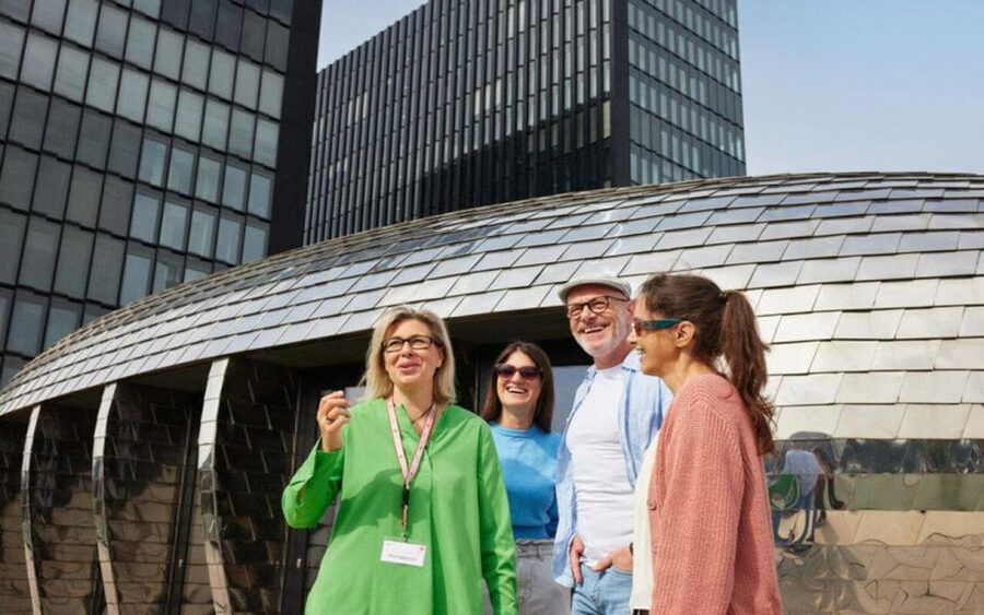 Düsseldorf: MedienHafen Tour - When things might not go perfectly: weather and hearing the guide