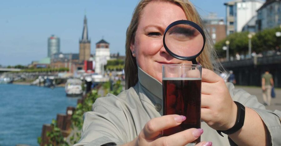 Düsseldorf: Old Town Interactive Crime Tour with actor - Actor-Guide Performance That Drives the Whole Experience