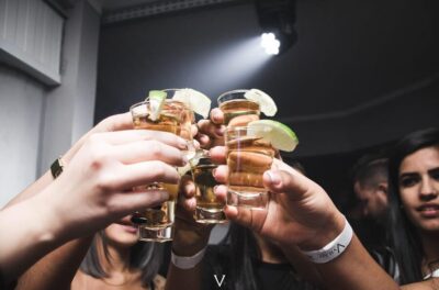 Düsseldorf Pub Crawl – 4 Locations, Shots & Club Entry