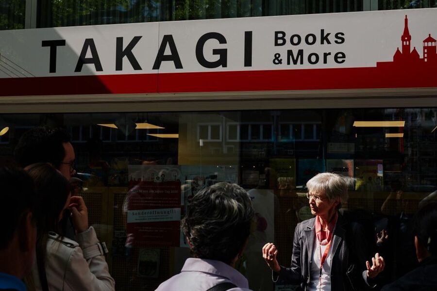 Düsseldorf: Sushi, Sake & Japanese Lifestyle Tour - Manga comics and Japanese lifestyle beyond restaurants
