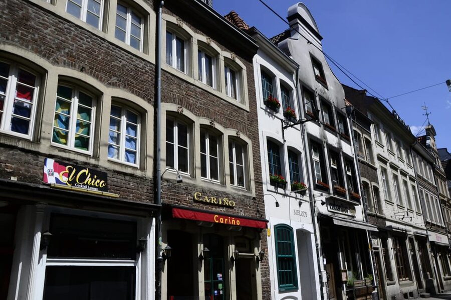 Düsseldorf: Tipping based - Old Town Walking Tour - Altbier stories: why this beer is more than a drink