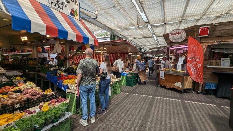 Düsseldorf: Tipping based - Old Town Walking Tour - Narrow alleyways and side streets: how to spot the real Düsseldorf