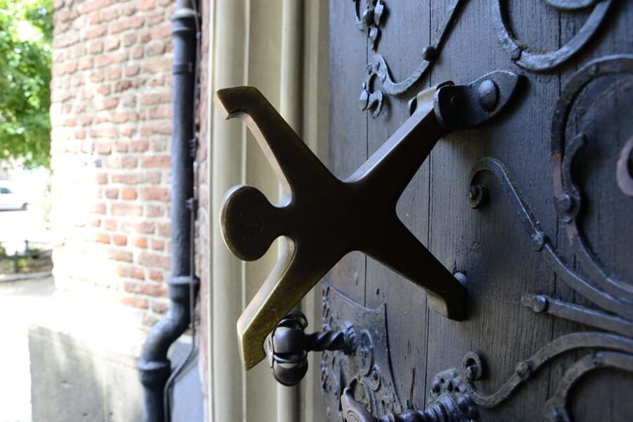 Düsseldorf: Tipping based - Old Town Walking Tour - Comfort checklist: shoes and small prep that matter