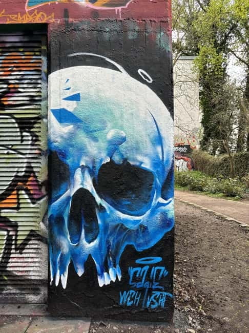 English guided insider tour through the Schanzenviertel - Insider tips for where to eat and where to drink in Schanze