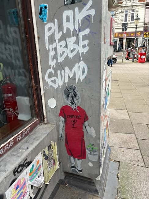 English guided insider tour through the Schanzenviertel - The 2-hour walking format that keeps things personal