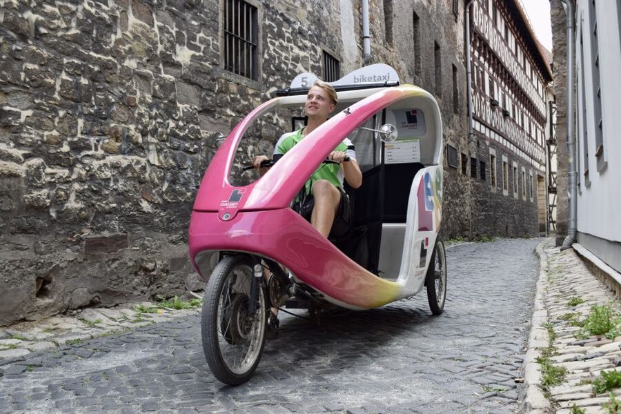 Erfurt: Private Guided Classic Old Town E-Rickshaw Tour - Waidspeicher and the Cathedral Square big beat