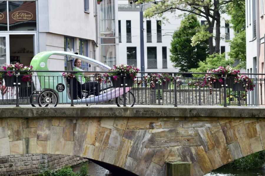 Erfurt: Private Guided Classic Old Town E-Rickshaw Tour - Food and photo breaks: using the flexible pauses well