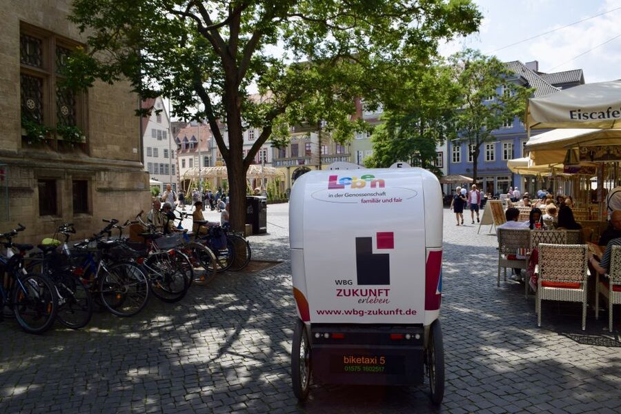 Erfurt: Romantic Rickshaw Tour For Two - Language and guide style: stories while you move