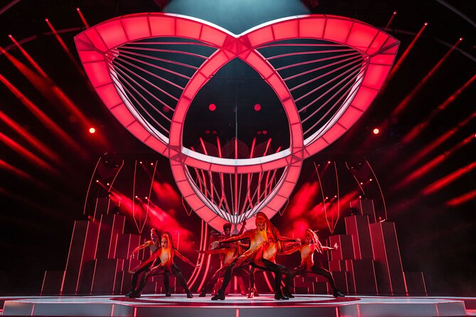 FALLING | IN LOVE Grand Show at Friedrichstadt-Palast Berlin - Timing, Location, and How to Get There Without Stress