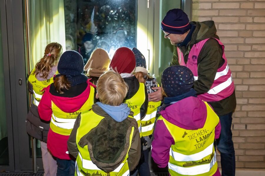 Flashlight tour for children/teenagers - What you can do to make the night smoother