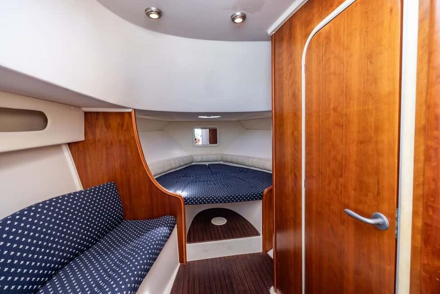 Frankfurt am Main: Private Boat Tour for up to 10 Guests with Skyline View - Past the Osthafen to the Offenbach lock: what to watch for