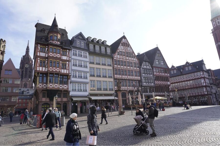 Frankfurt: Criminal hunt at night - Why Frankfurt’s Altstadt Works So Well for a Night Chase