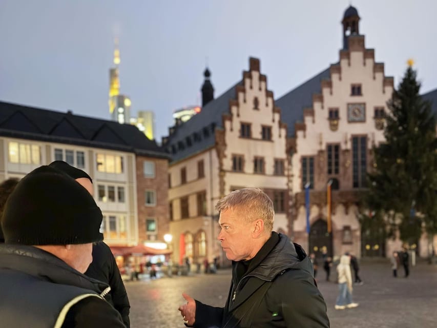 Frankfurt: Discover the heart of Frankfurt - a city tour in German - Eiserner Steg and the Museumsufer: the river edge explained
