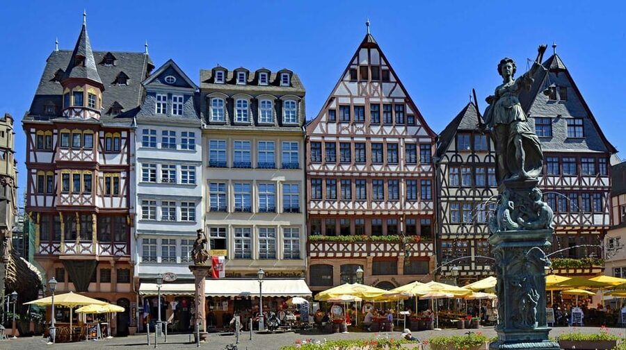 Frankfurt: Discover the heart of Frankfurt – a city tour in Russian - St. Paul’s Church and the Römer complex: where Frankfurt sounds political