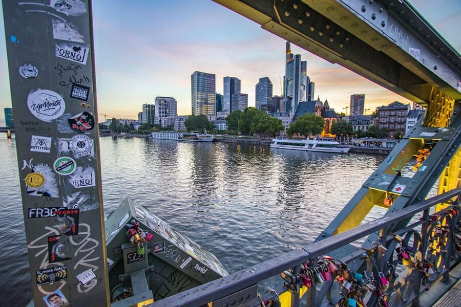 Frankfurt: Express Walk with a Local in 60 minutes - Frankfurt in 60 Minutes: Why This Express Walk Works