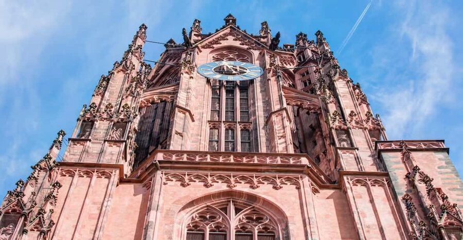 Frankfurt: Guided tour of Frankfurt - Frankfurt City Hall and how the city evolved