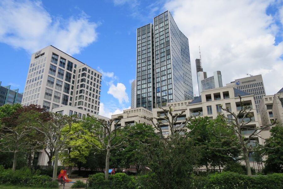 Frankfurt: Guided walk between palm trees and skyline - Alte Oper Frankfurt: architecture you can feel, not just see