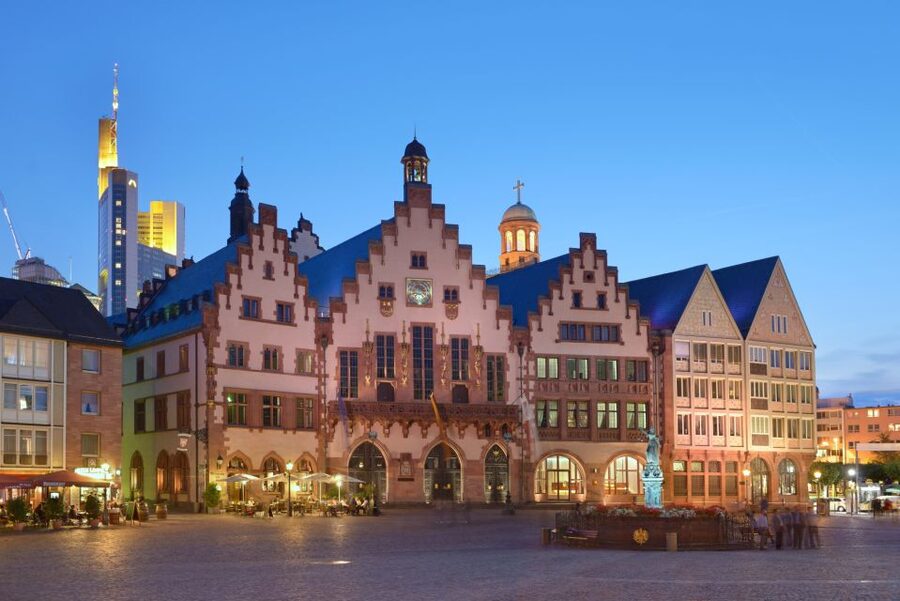 Frankfurt: Highlights and New Old Town English-Language Tour - Start at Römerberg, right where the city’s story begins