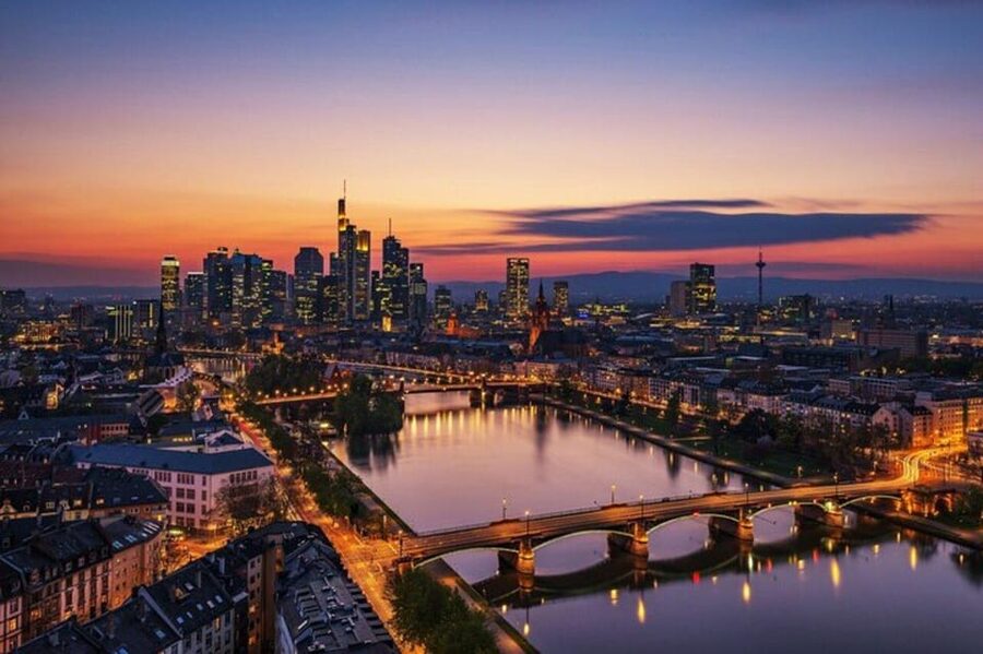 Frankfurt : Highlights & hidden Gems Private Walking Tour - Hauptwache and Zeil: the classic Frankfurt mix of streets and public life