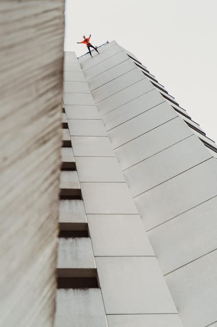 Frankfurt: House Running in Sachsenhausen - From rooftop edge to running along the wall