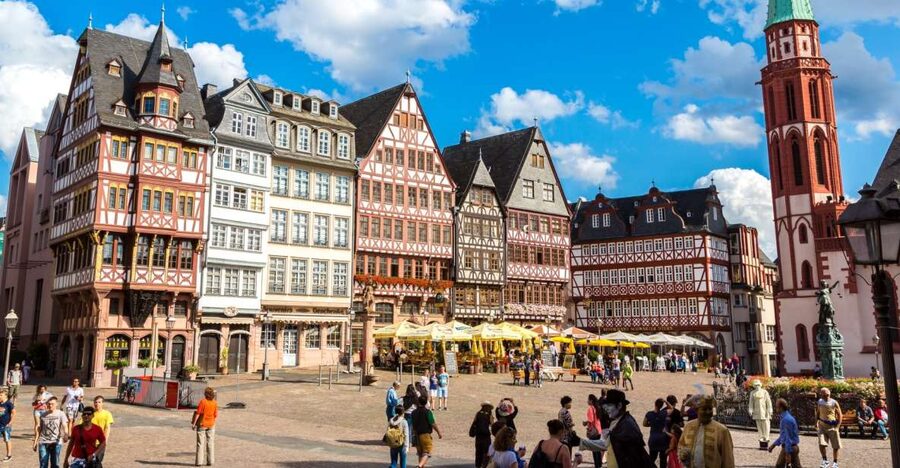 Frankfurt: Old Town Highlights Private Walking Tour - Alte Oper and Eschenheimer Turm: Architecture With City-Defenses in Mind