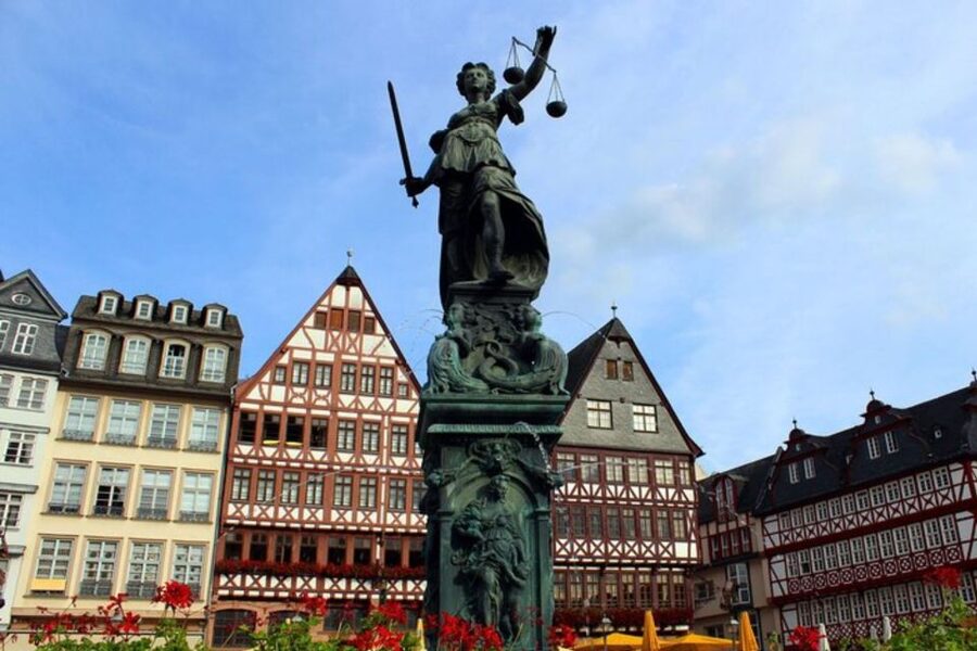 Frankfurt: Private custom tour with a local guide - A guided walking route that adapts to your interests