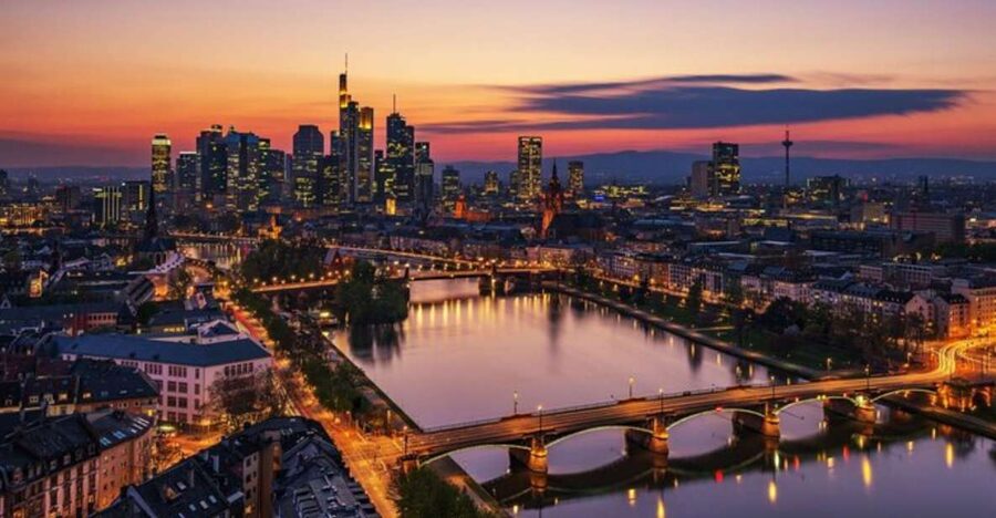 Frankfurt: Private custom tour with a local guide - Hotel pickup and your first minutes in the city