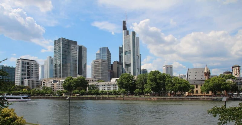 Frankfurt: Private or Shared Walking Tour - Eiserner Steg (1868) and the story of 2008 to 2009 renovations